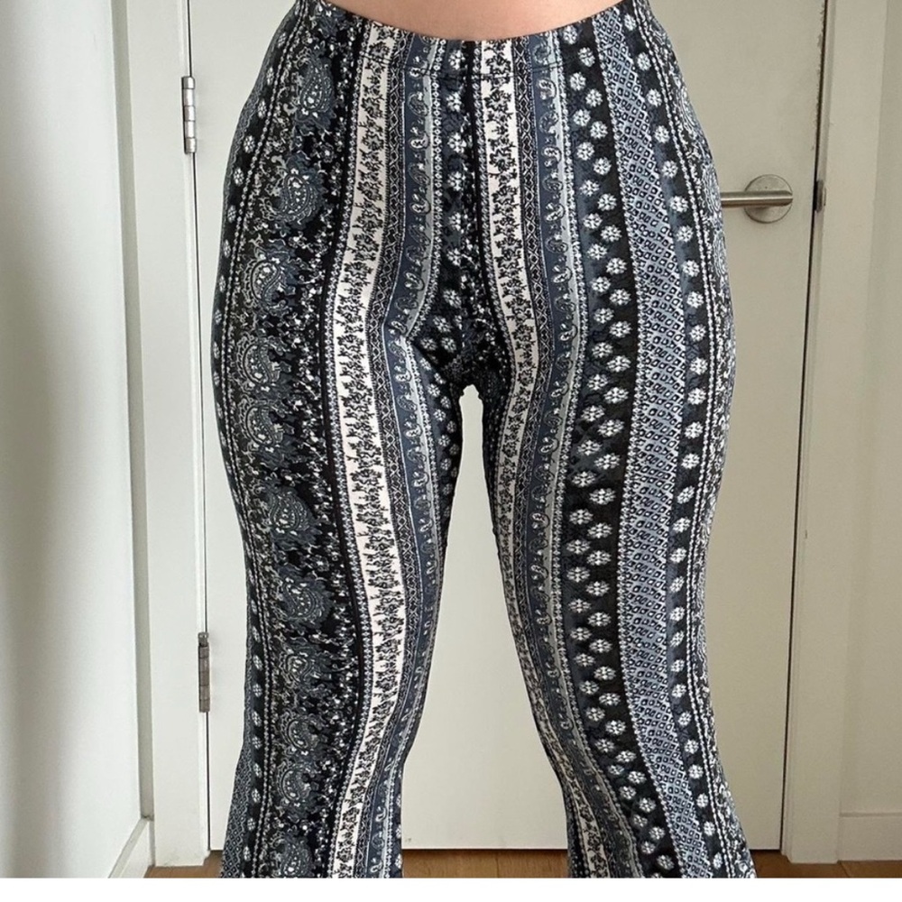 COPY - Bellbottom leggings super comfy and cute